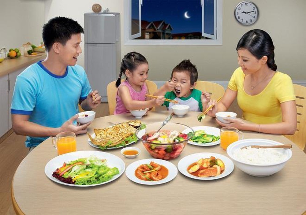 ăn cùng gia đình cải thiện biếng ăn trẻ 9 tháng tuổi