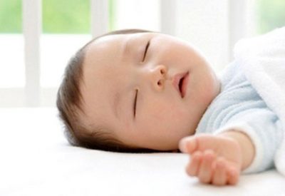 Hướng dẫn khắc phục bé 4 tháng ngủ không sâu giấc