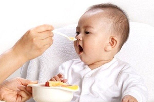 Trẻ 8 tháng biếng ăn và cách cải thiện