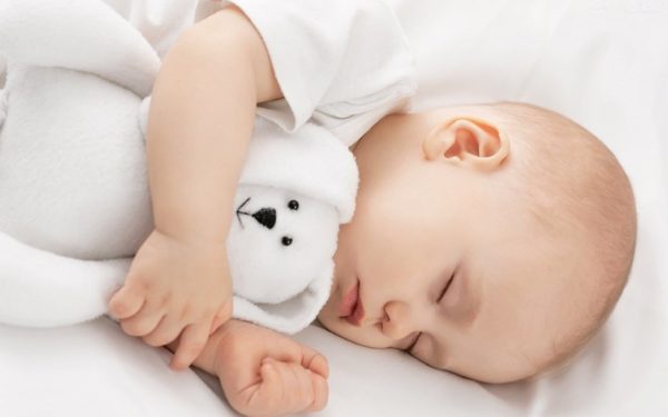 Trẻ 2 tuổi ngủ không sâu giấc 