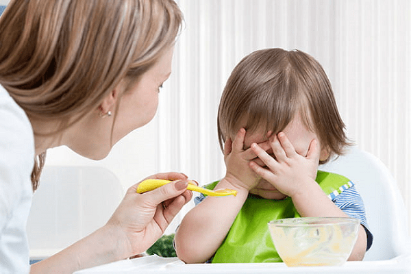 Trẻ thiếu máu biểu hiện biếng ăn chậm lớn