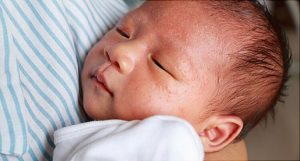 Read more about the article 2+ Cách nhận biết trẻ sơ sinh dị ứng sữa mẹ