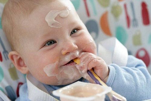 trẻ tiêu chảy có được uống sữa công thức