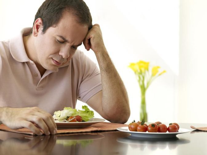 Tình trạng chán ăn, suy dinh dưỡng kéo dài ở người lớn rất nguy hiểm ngoài việc chán ăn, suy dinh dưỡng kéo dài gây sụt cân nó còn có thể dẫn đến việc cơ thể bị suy nhược trầm trọng.