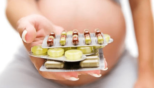 Phụ nữ mang thai nên bổ sung sắt, axit folic, canxi, omega 3 và vitamin tổng hợp thường xuyên.