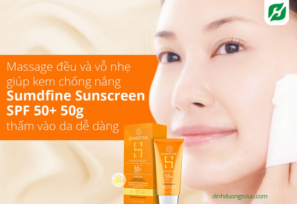 Massage đều và vỗ nhẹ giúp kem chống nắng Sumdfine Sunscreen SPF 50+ 50g thấm vào da dễ dàng
