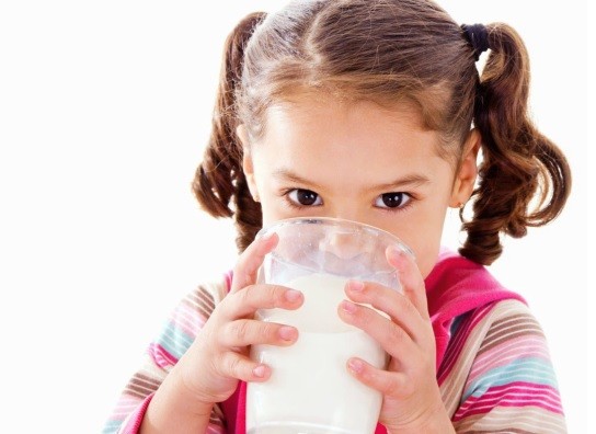Cách chọn sữa giúp trẻ thông minh mà mẹ cần biết