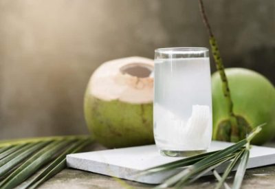 Bị đau bao tử uống nước dừa được không?
