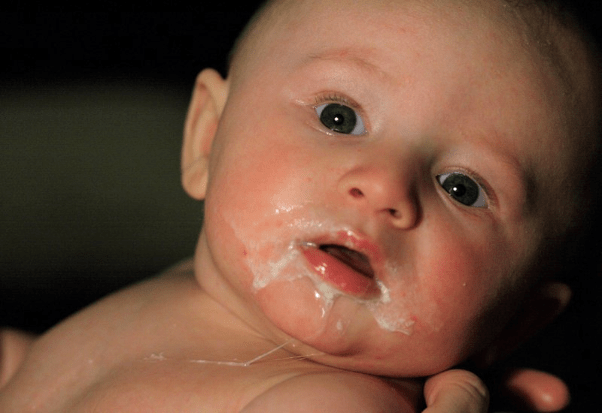 sữa dành cho trẻ trào ngược dạ dày