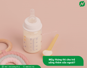 Mấy tháng thì cho trẻ uống thêm sữa ngoài? 