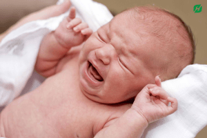 Trẻ sơ sinh bị ọc sữa ra mũi