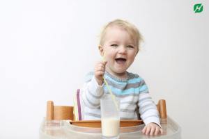 Trẻ trên 1 tuổi nên uống sữa gì 1