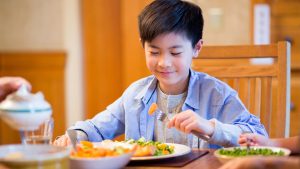 Thiết kế chế độ ăn cho trẻ dậy thì sớm giúp trẻ phát triển tối ưu