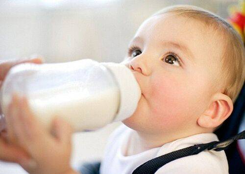 Trẻ bao nhiêu tháng uống được sữa tươi