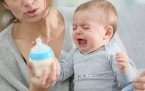 Read more about the article Trẻ không chịu uống sữa nguyên nhân do đâu? Giải pháp thu hút trẻ uống sữa