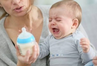 Trẻ không chịu uống sữa nguyên nhân do đâu? Giải pháp thu hút trẻ uống sữa