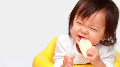 Trẻ 1 tuổi ăn bánh gạo được không?