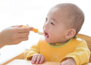 Read more about the article Thực đơn ăn dặm blw cho bé 7 tháng chuẩn theo các chuyên gia dinh dưỡng